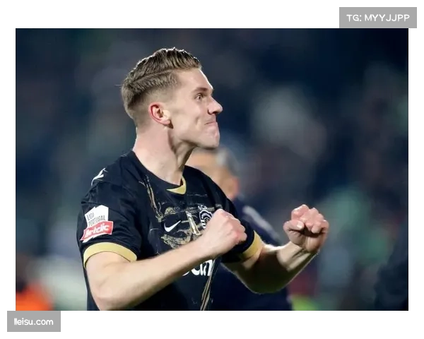 瑞典射手哲凯赖什飞抵伦敦接受体检 即将加盟阿森纳身披传奇14号球衣 瑞典射手哲凯赖什飞抵伦敦接受体检 即将加盟阿森纳身披传奇14号球衣